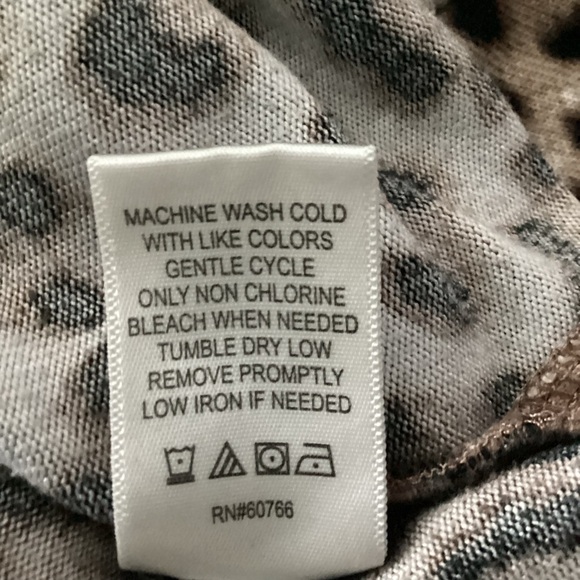 Betsey Johnson Animal Print Cheetah Pullover Long Sleeve Size M Top. - Picture 9 of 12